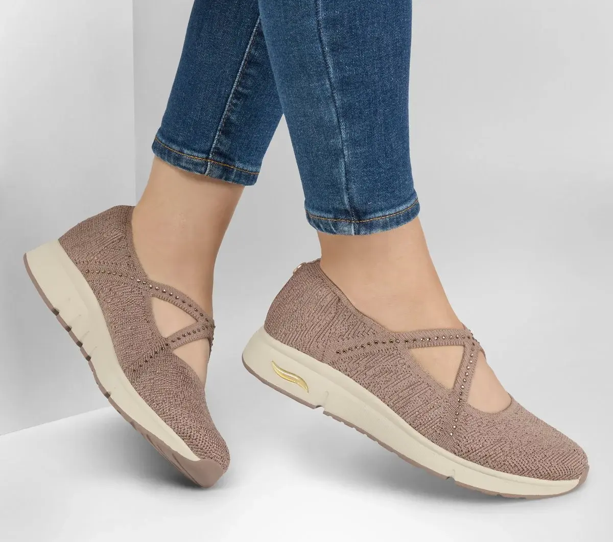 Martha Stewart: Arch Fit Living – Meadow Walks