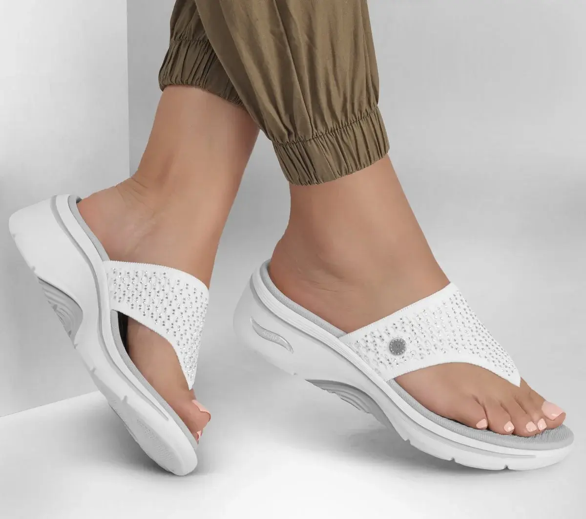 Martha Stewart: GO WALK Arch Fit 2.0 – Illuminating